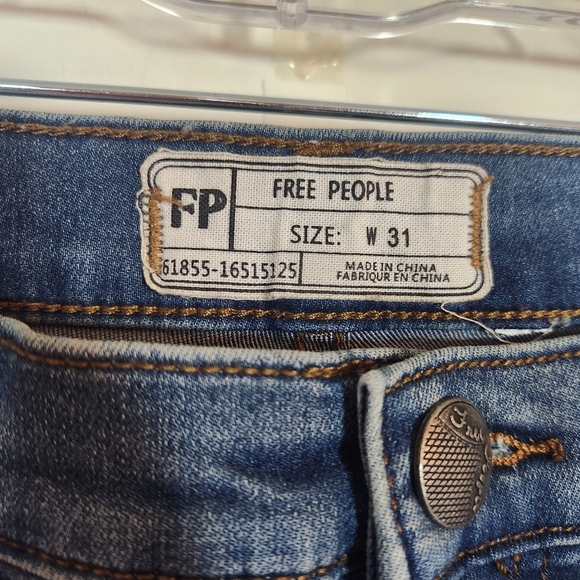 Free People Roller Crop Skinny Jeans Size 31/12 Medium Wash - Picture 4 of 16